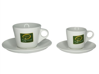 ถ้วยกาแฟเซรามิกและจานรอง